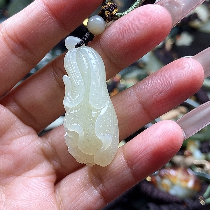 和田玉颈饰足铂镶嵌