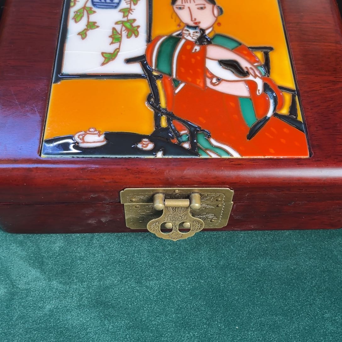 瓷片庐****女瓷器制作工艺