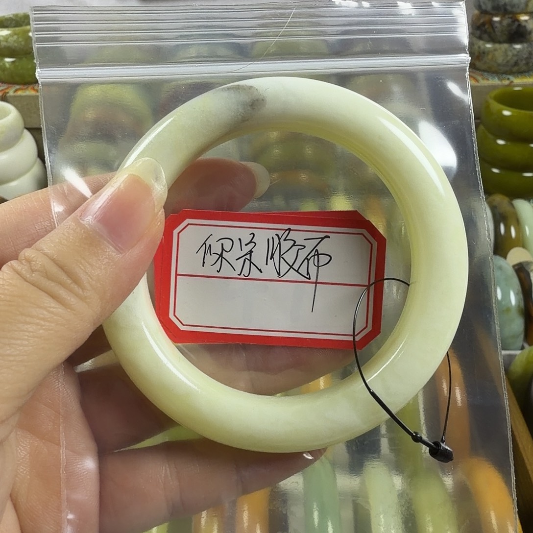 你***布蛇纹石玉未镶嵌手镯