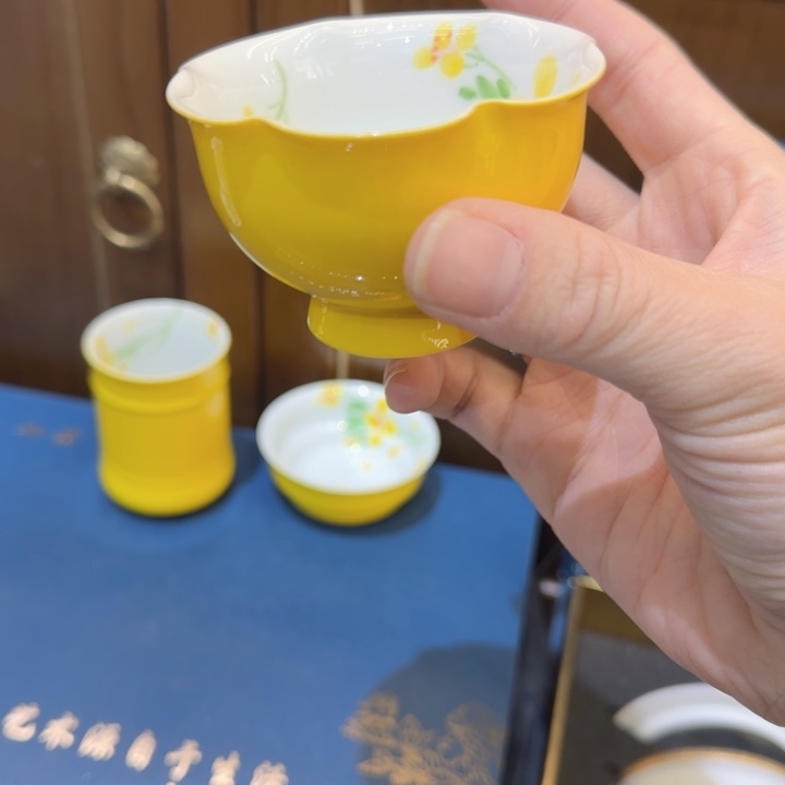 青花壶在景德镇工艺大师