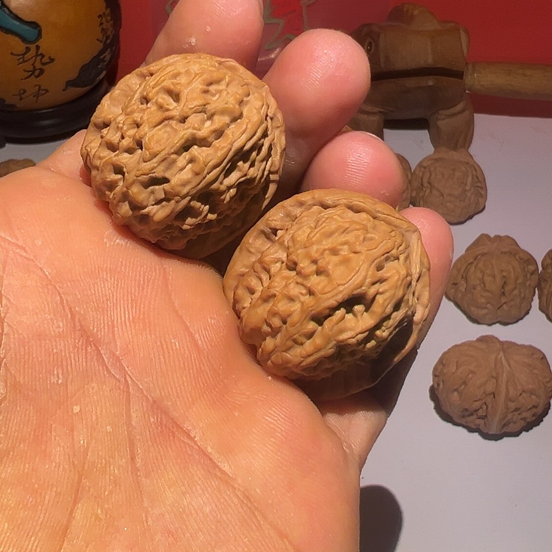 文玩核桃吊坠手捻白狮子全品