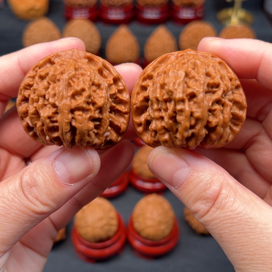 文玩核桃吊坠43京八对