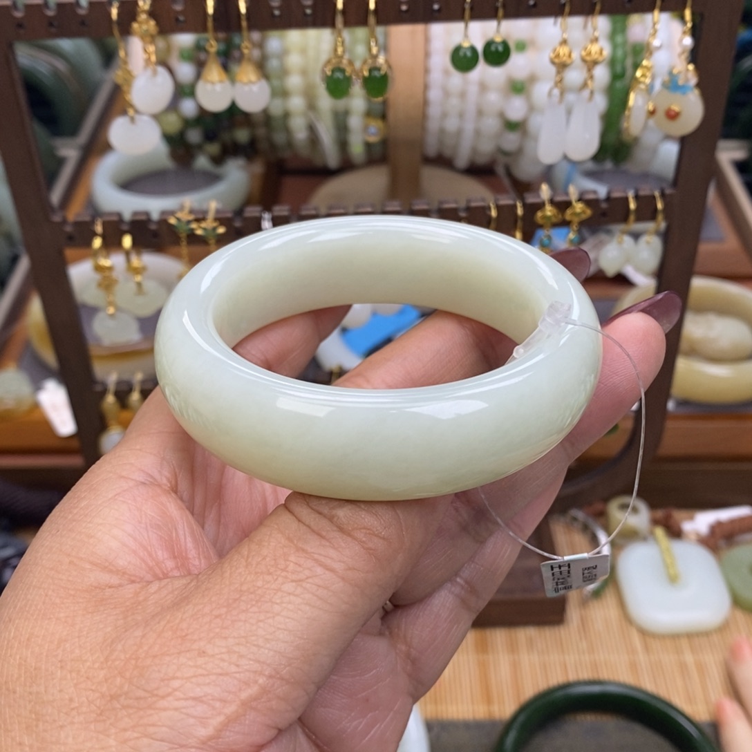 和田玉未镶嵌手镯