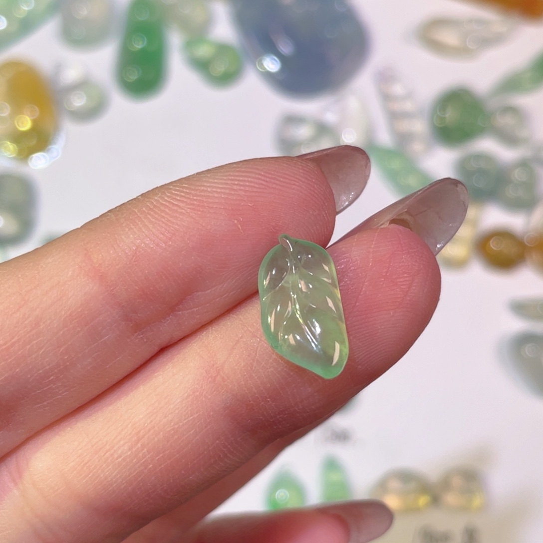 翡翠未镶嵌颈饰裸石