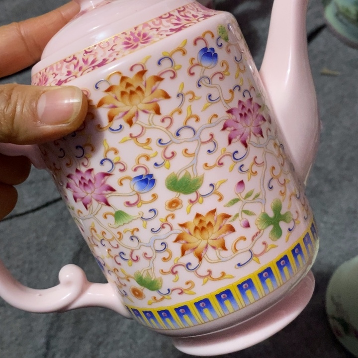 摆件陶红稀土珐琅彩描金缠枝莲高壶