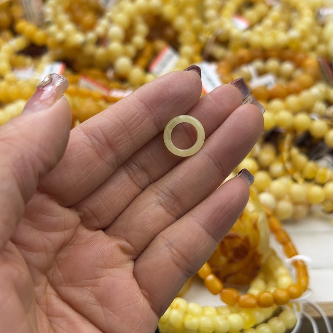 琥珀珠宝奇石未镶嵌