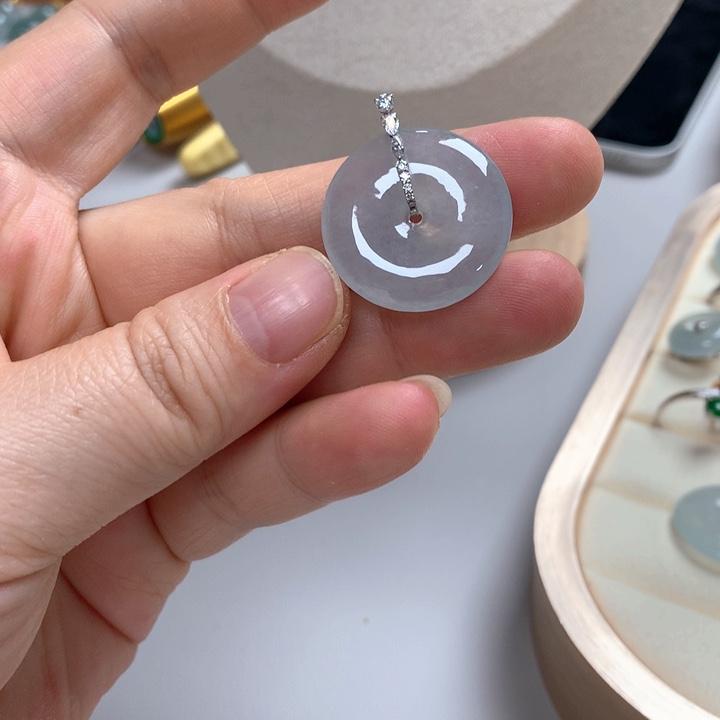 翡翠18K金镶嵌颈饰翡翠平安扣