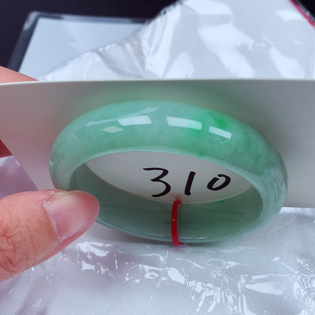 翡翠手镯未镶嵌翡翠