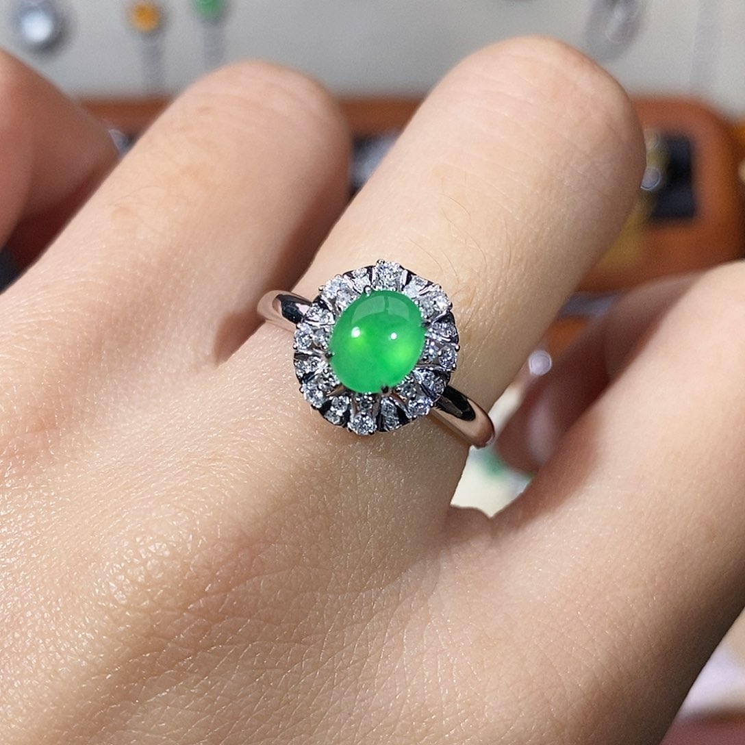 翡翠戒指18K金镶嵌蛋面戒指