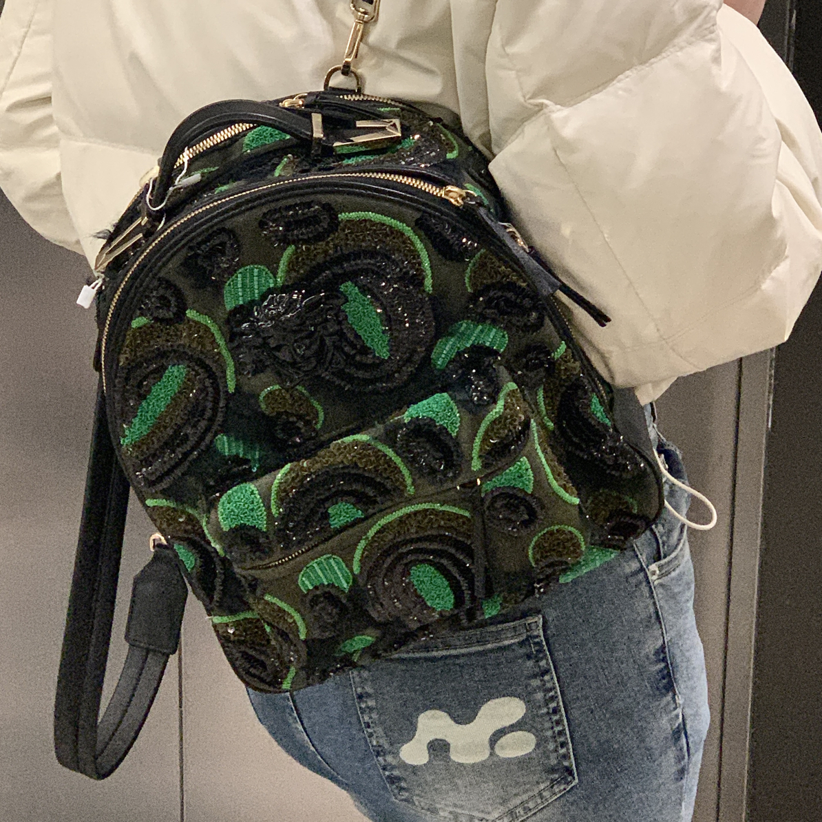 99新 Givenchy/纪梵希 毛绒双肩包