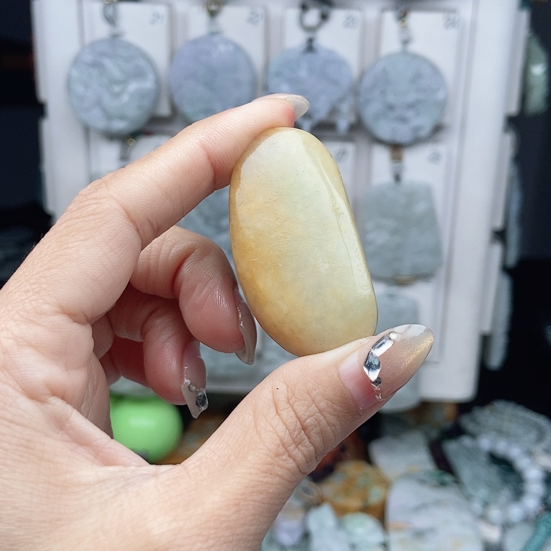 翡翠颈饰未镶嵌翡翠