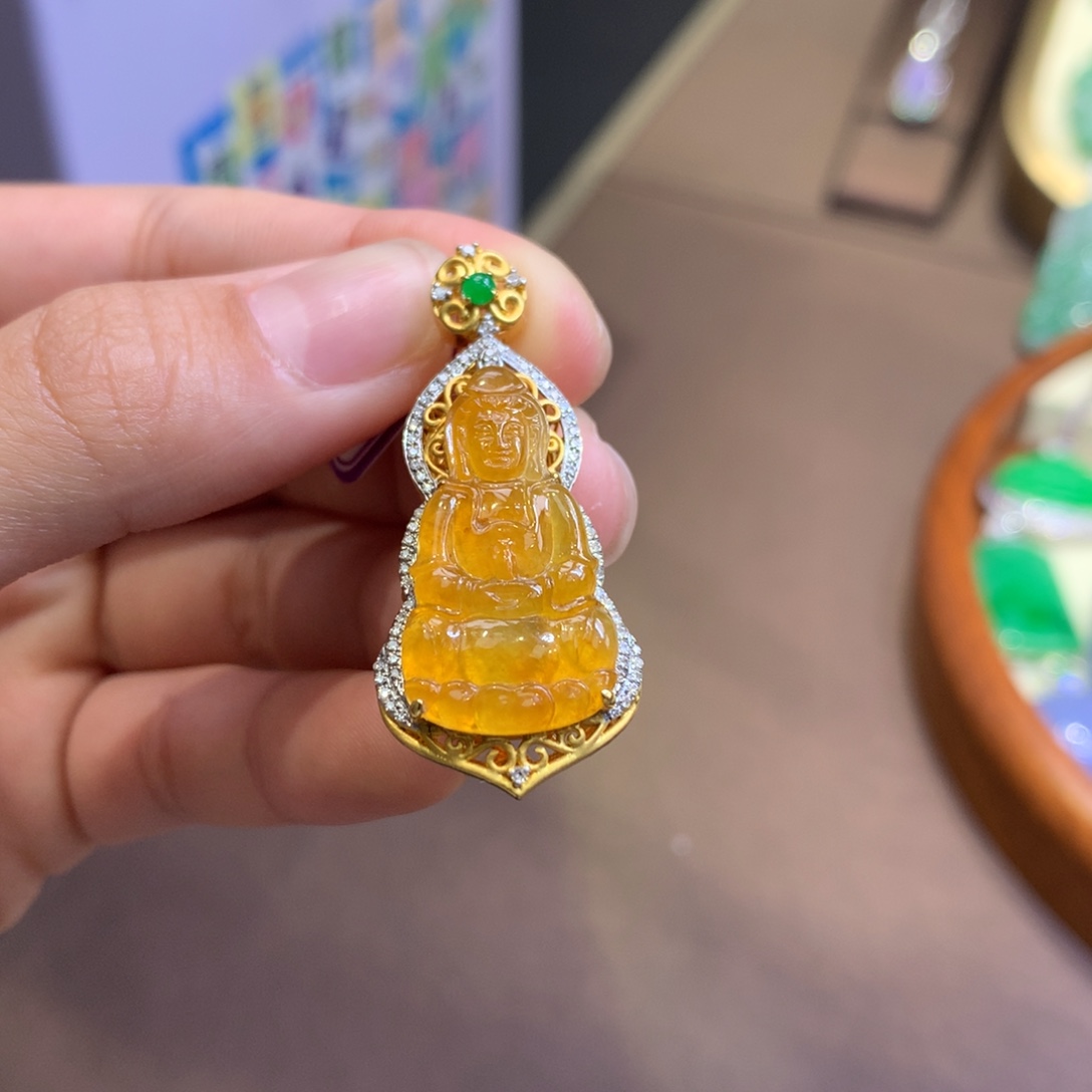 翡翠18K金镶嵌颈饰翡翠