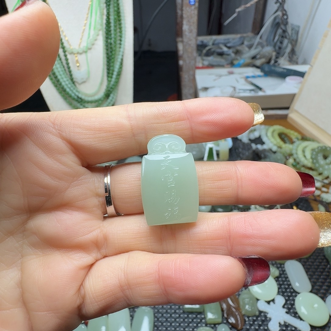 和田玉未镶嵌颈饰