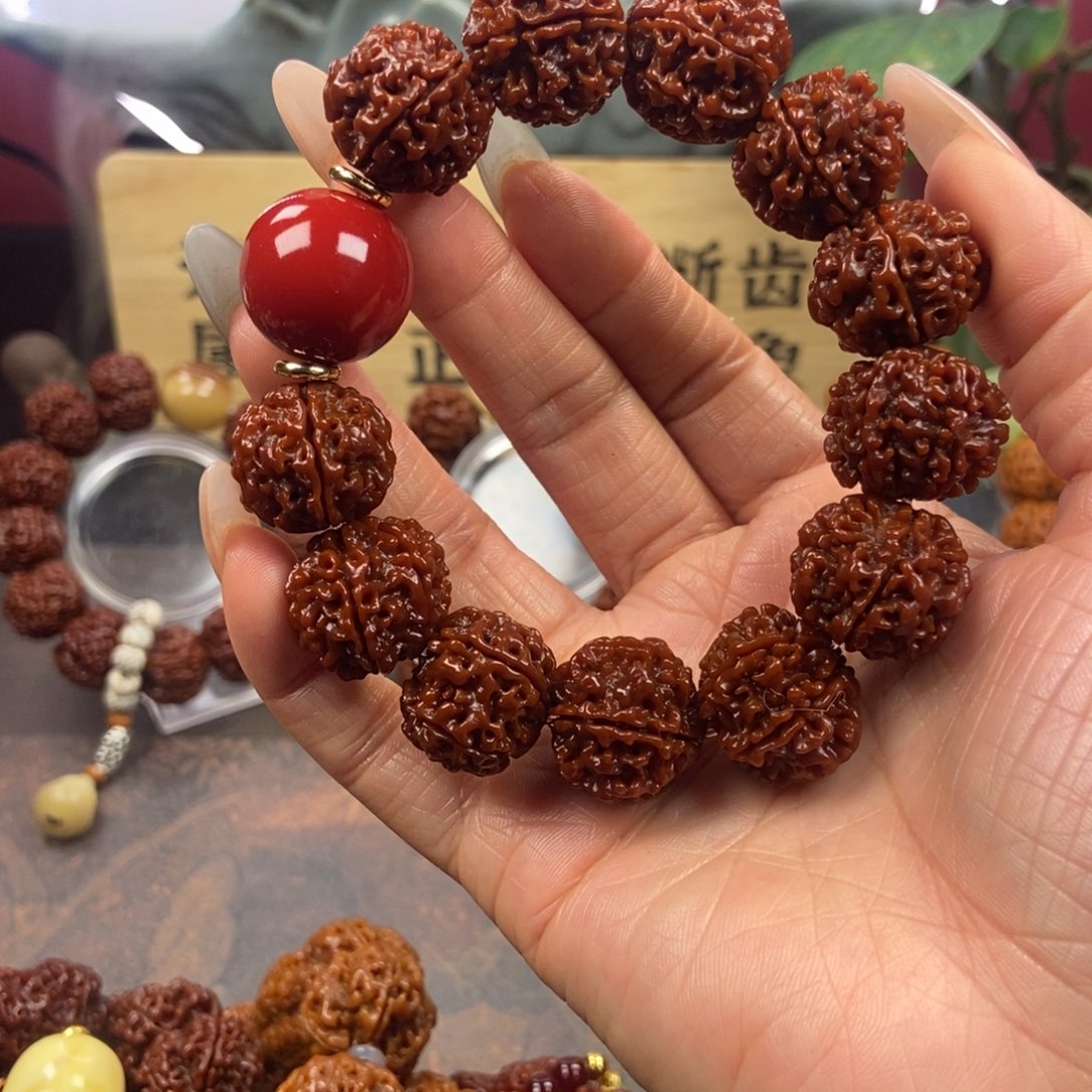 金刚菩提吊坠620红。        