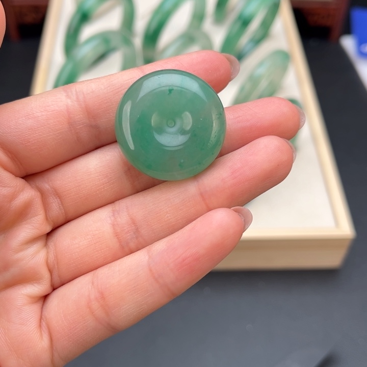 石英质玉颈饰未镶嵌