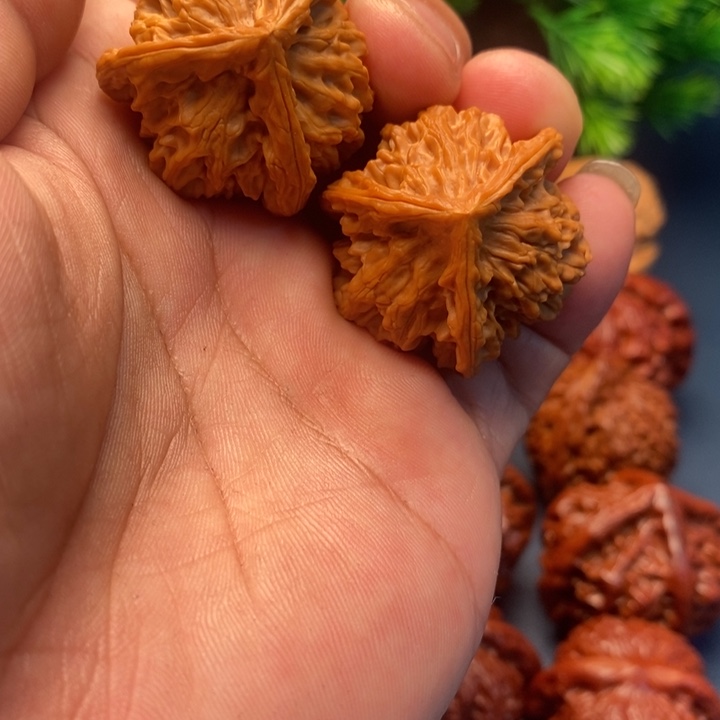 小***子文玩核桃吊坠山棱3