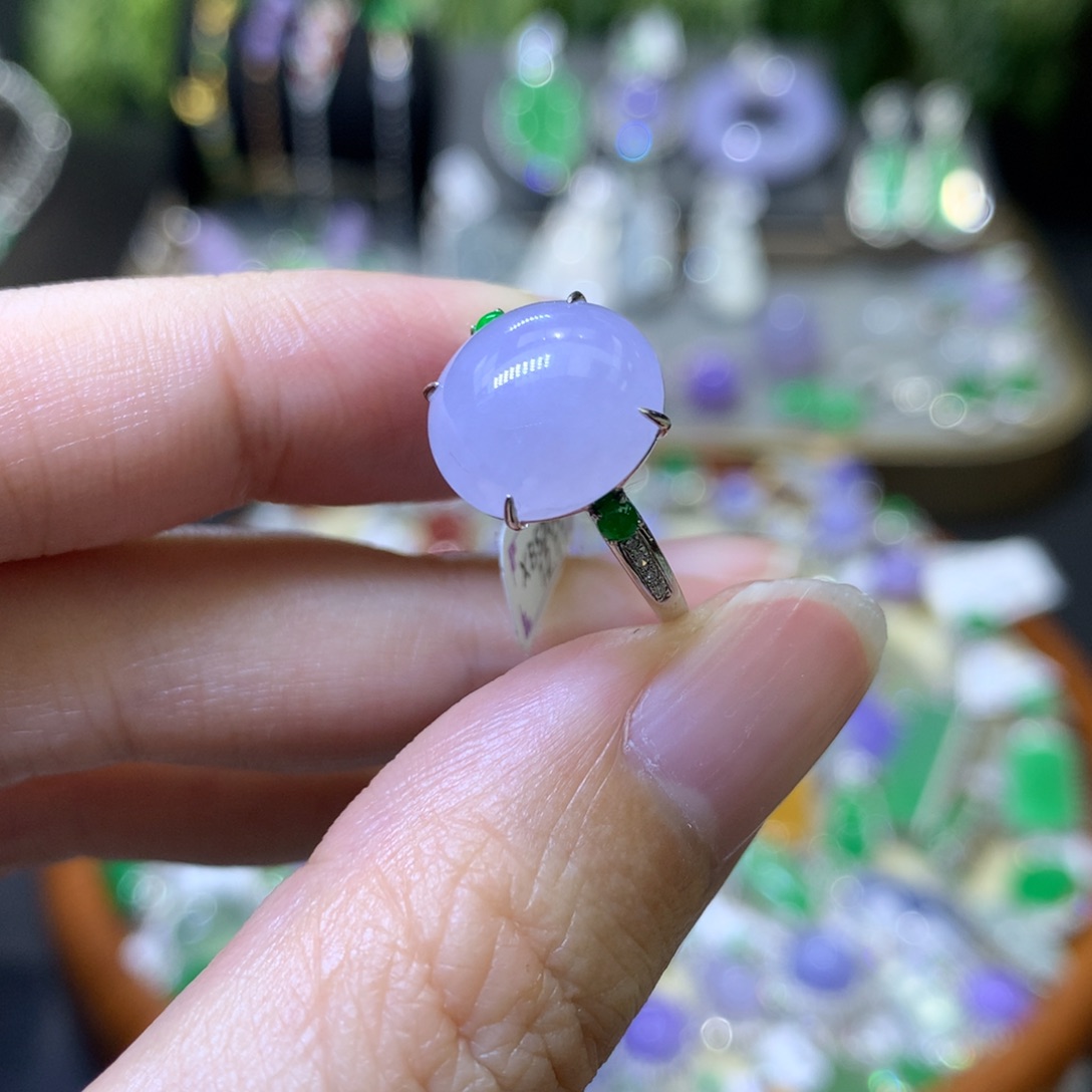 颈饰18K金镶嵌翡翠