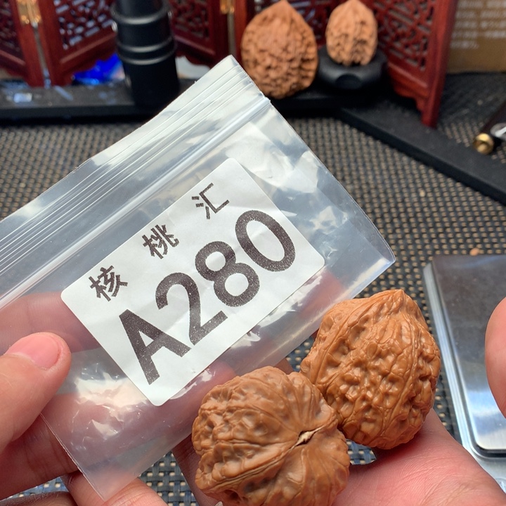 文玩核桃吊坠金锭石敦