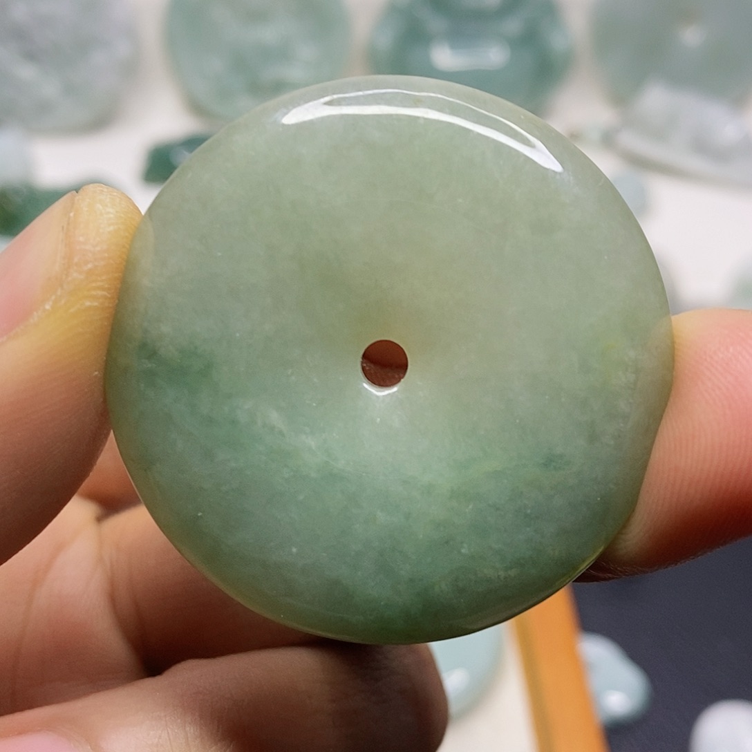 翡翠颈饰未镶嵌吊坠