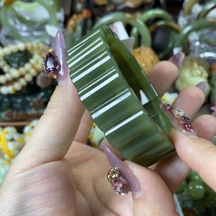 透闪石质玉手牌未镶嵌基**青