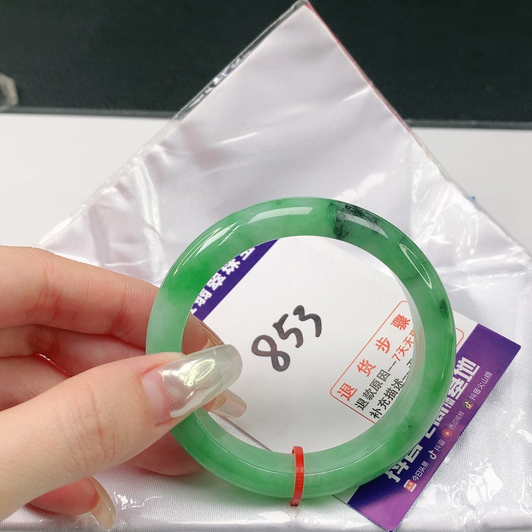 翡翠手镯未镶嵌翡翠手镯