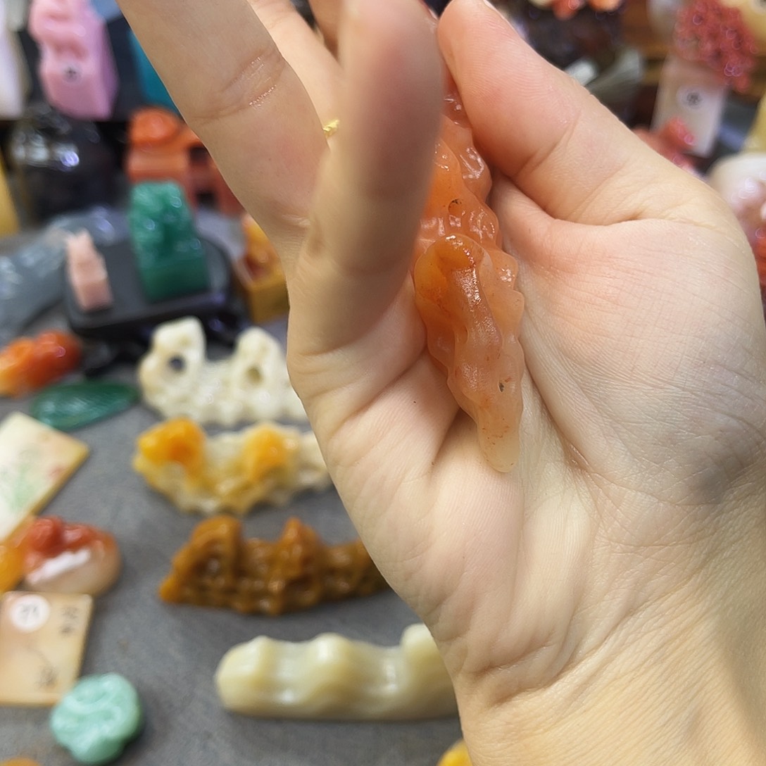 寿山石印石趁****啦8398包