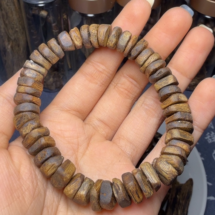 线香海南陆河树心片珠11克