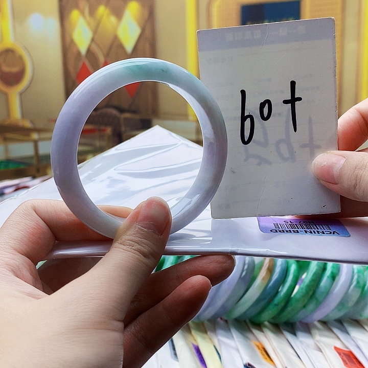 翡翠未镶嵌手镯0009……