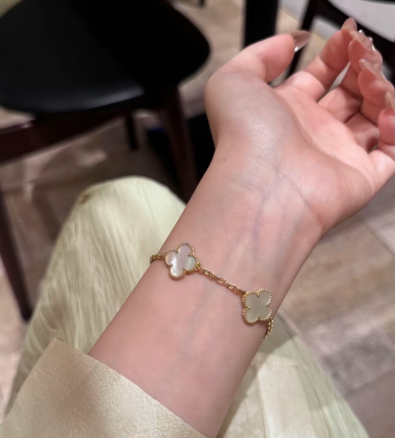 金玺珠宝】18K黄白贝母五花手链【白贝母】