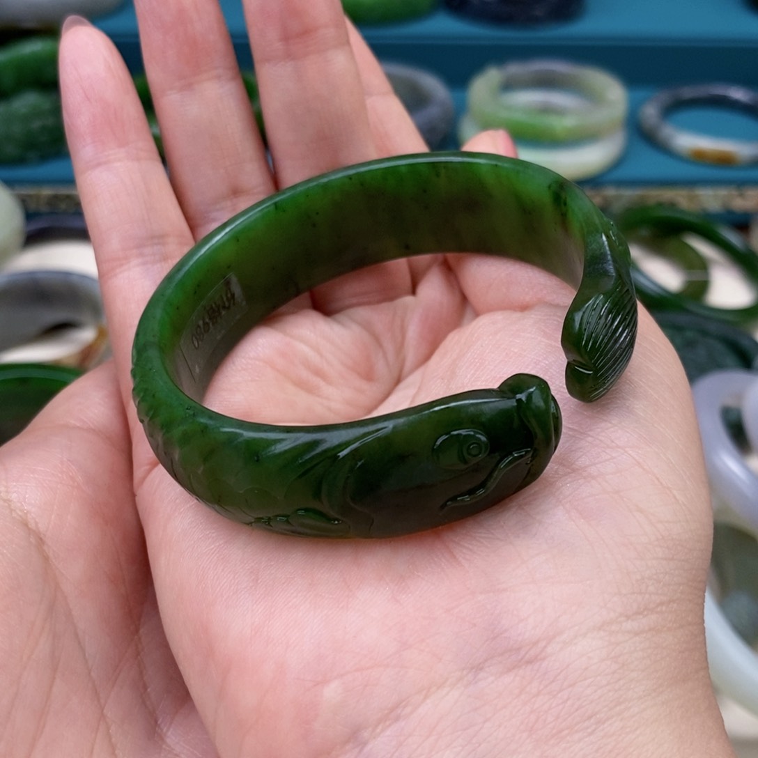 和田玉手镯未镶嵌深*木