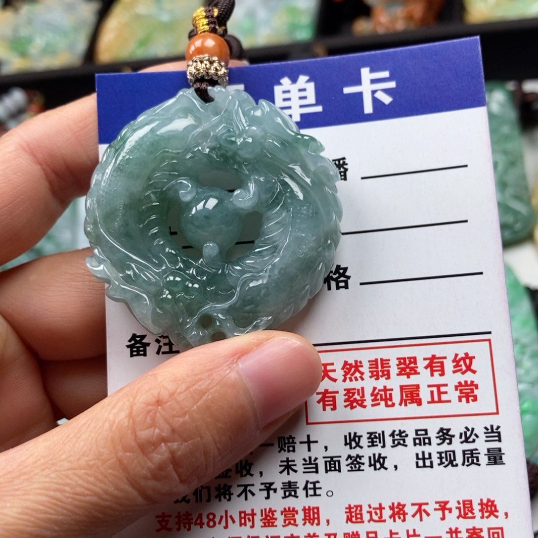 翡翠颈饰未镶嵌吊坠