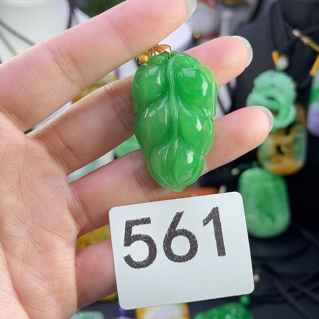 翡翠未镶嵌吊坠(赠链)