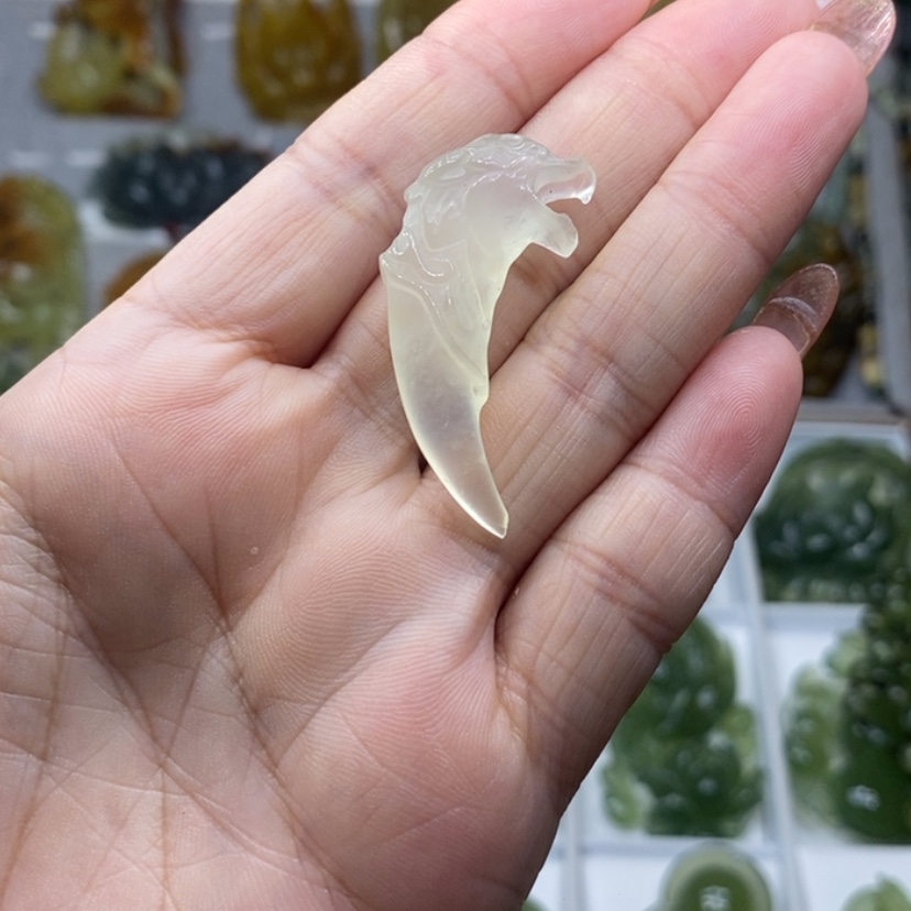 【闪购商品】蛇纹石玉颈饰未镶嵌