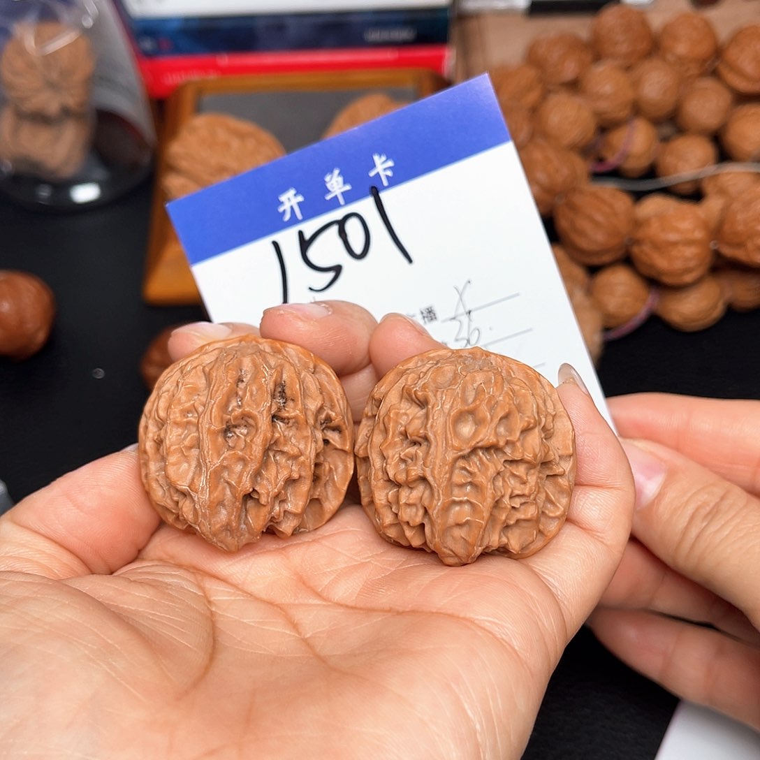 文玩核桃吊坠苹果36尺。    1501