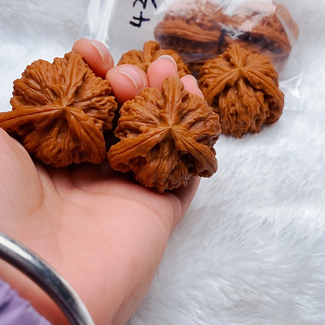 勇***n文玩核桃吊坠三棱