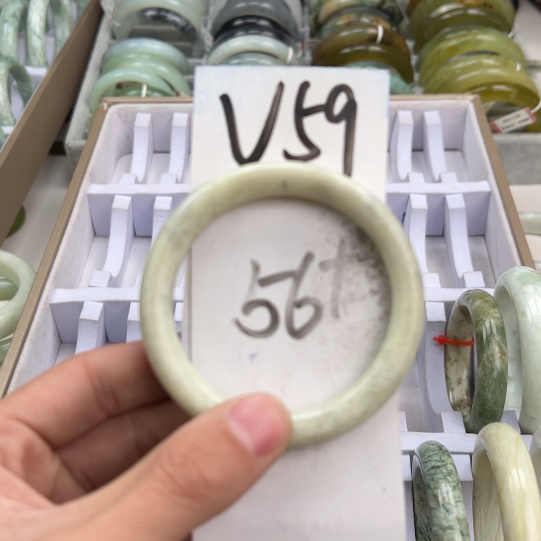 岫玉手镯未镶嵌天然岫玉微瑕，可以正常佩戴