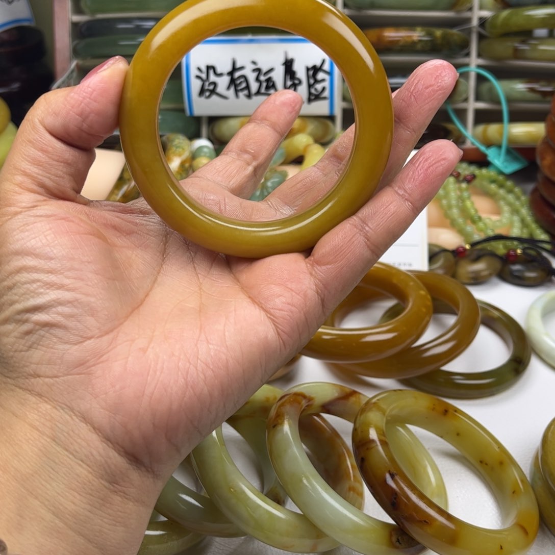 蛇纹石玉手镯未镶嵌安*