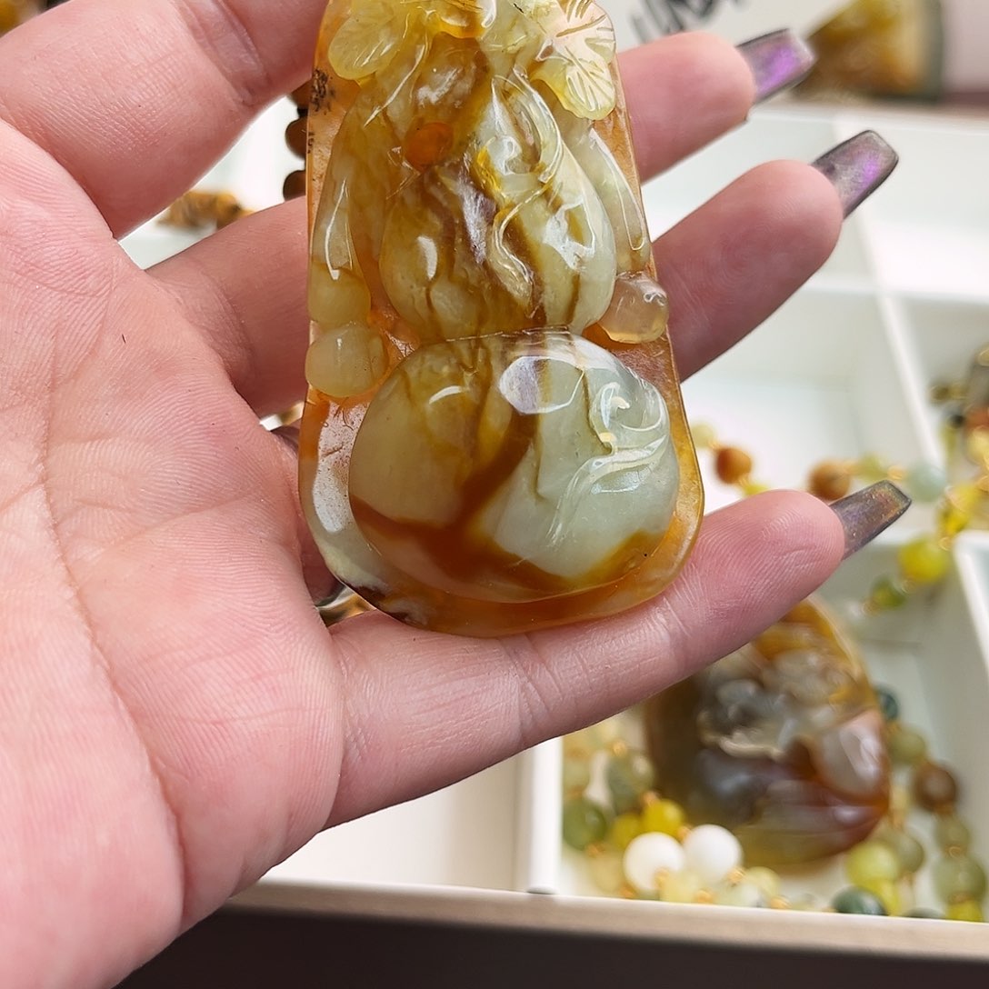 蛇纹石玉颈饰未镶嵌