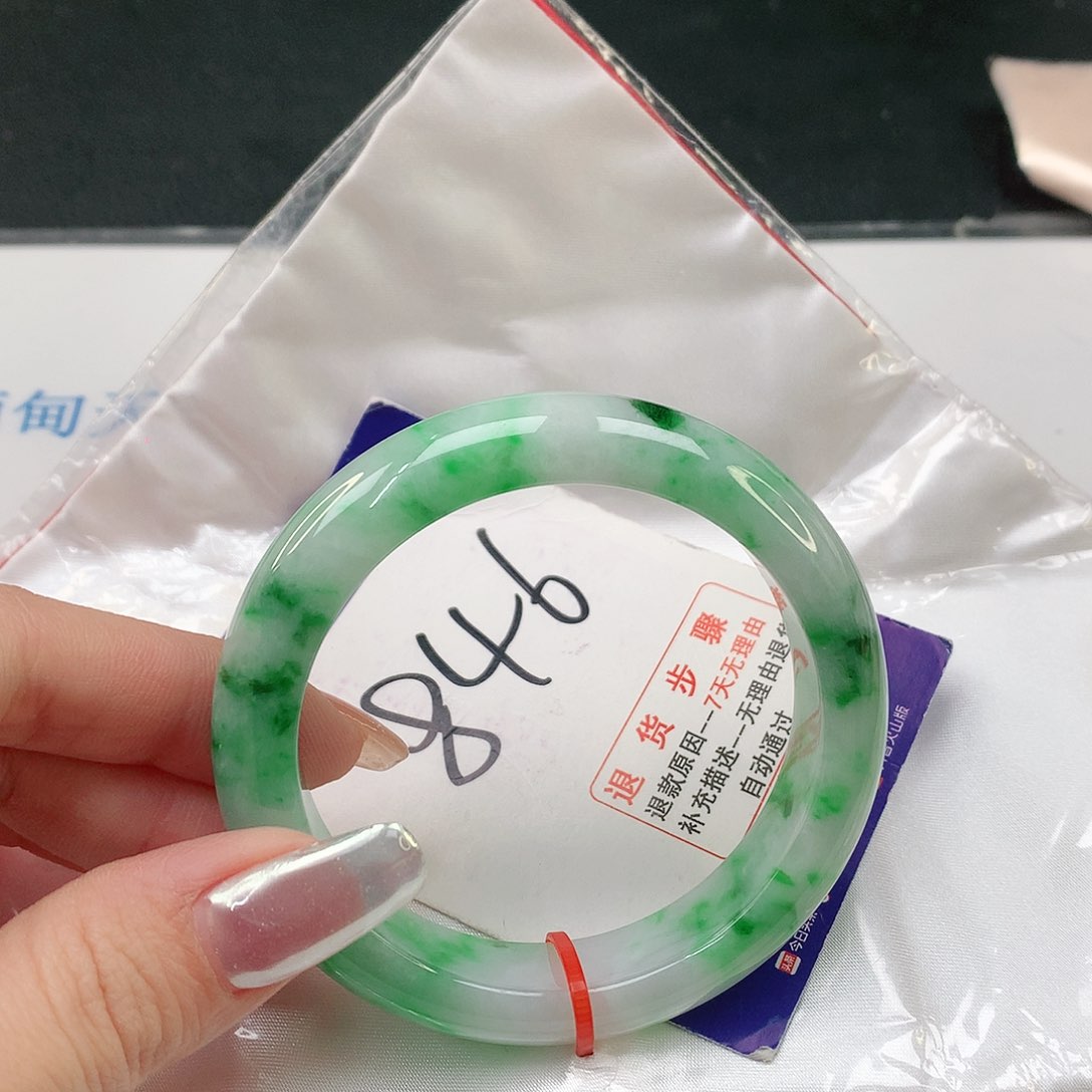 翡翠手镯未镶嵌翡翠手镯