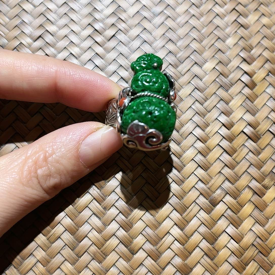 翡翠戒指银S925镶嵌个性的时尚设计