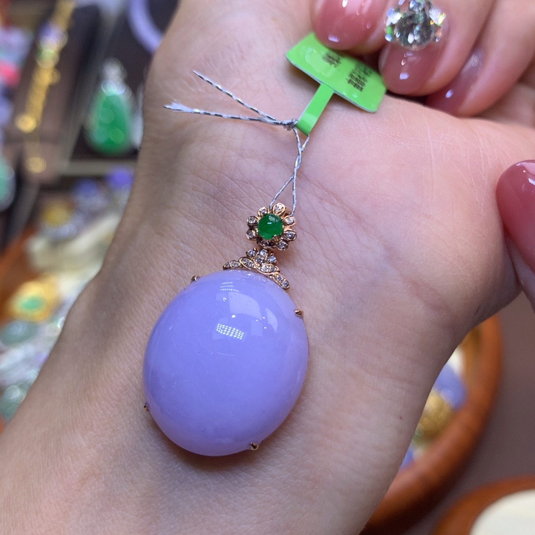 翡翠18K金镶嵌颈饰