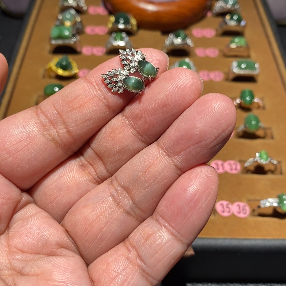 和田玉未镶嵌耳饰