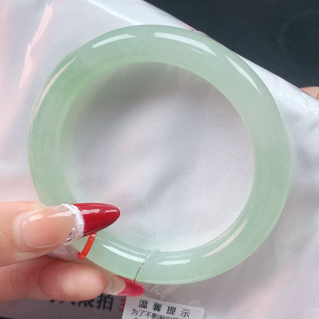 翡翠手镯未镶嵌56圈
