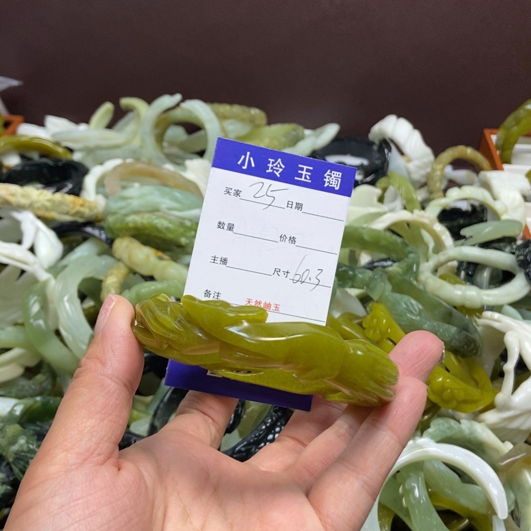 蛇纹石玉手镯未镶嵌