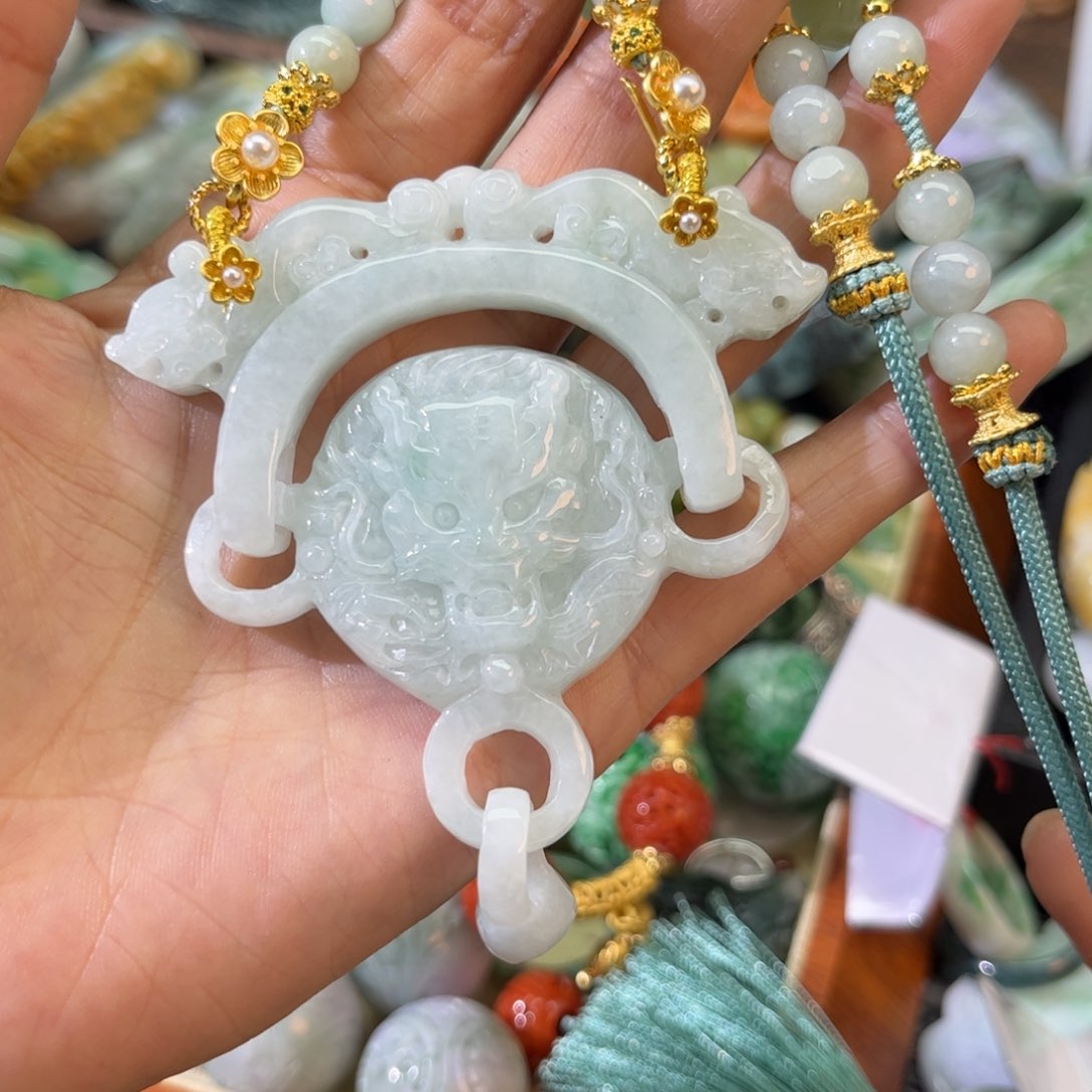 翡翠颈饰未镶嵌待编款