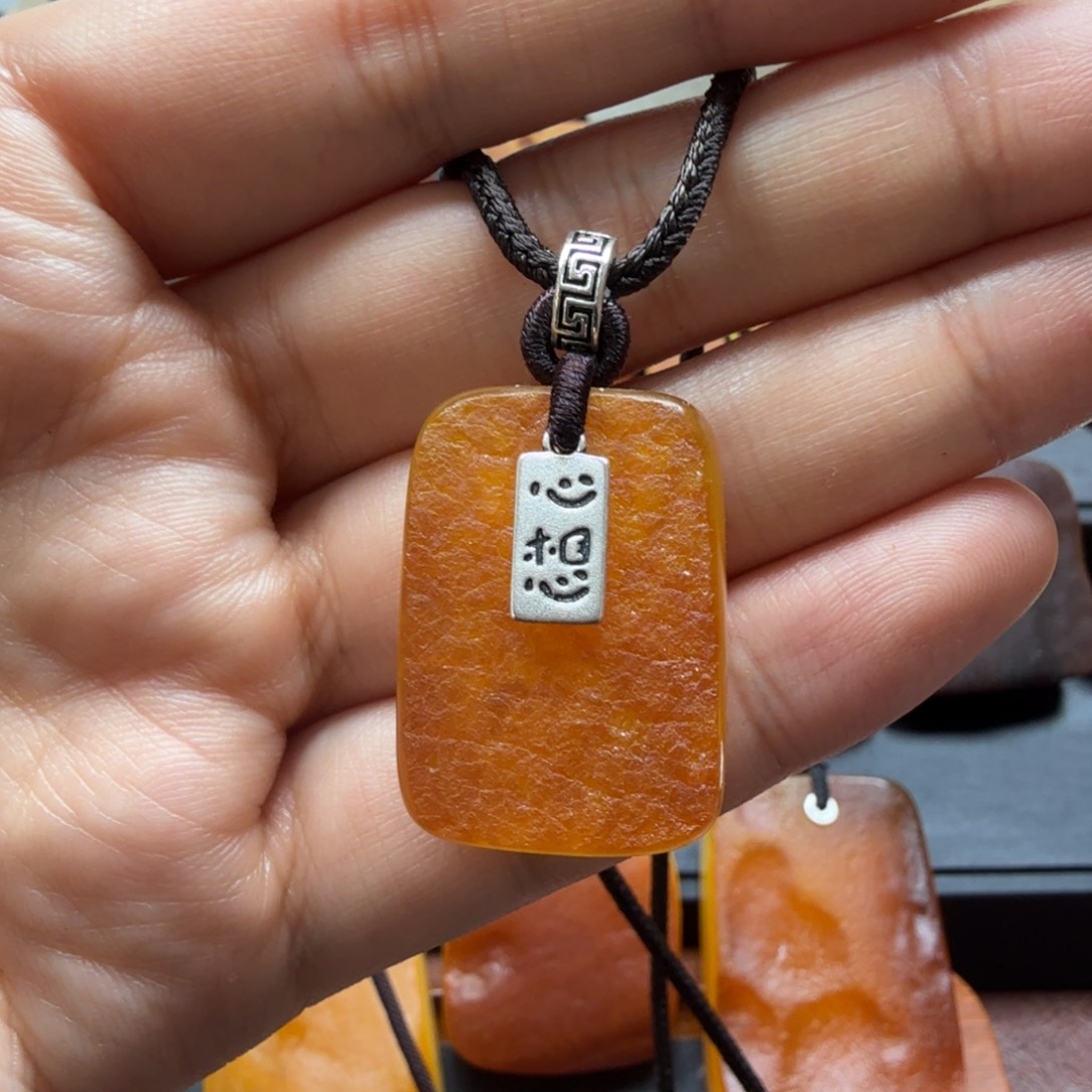 琥珀吊坠(赠链)未镶嵌