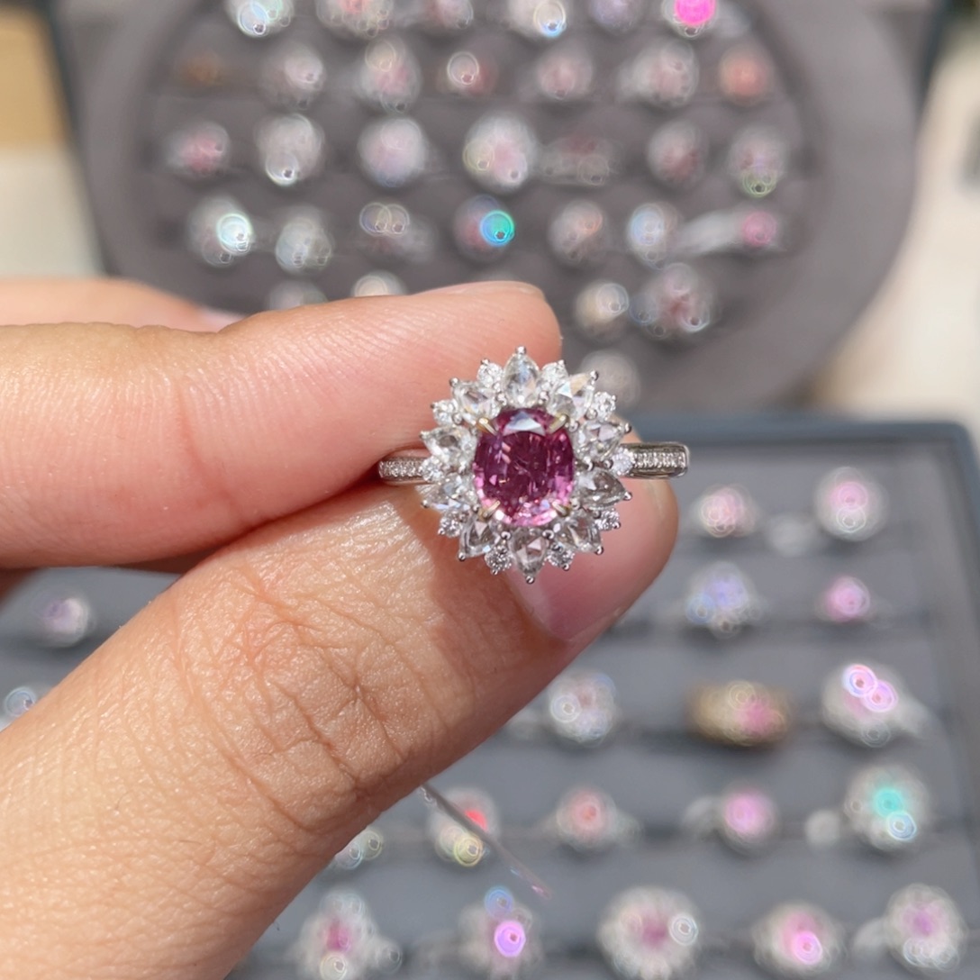 彩色蓝宝石戒指18K金镶嵌1.06ct 无烧粉