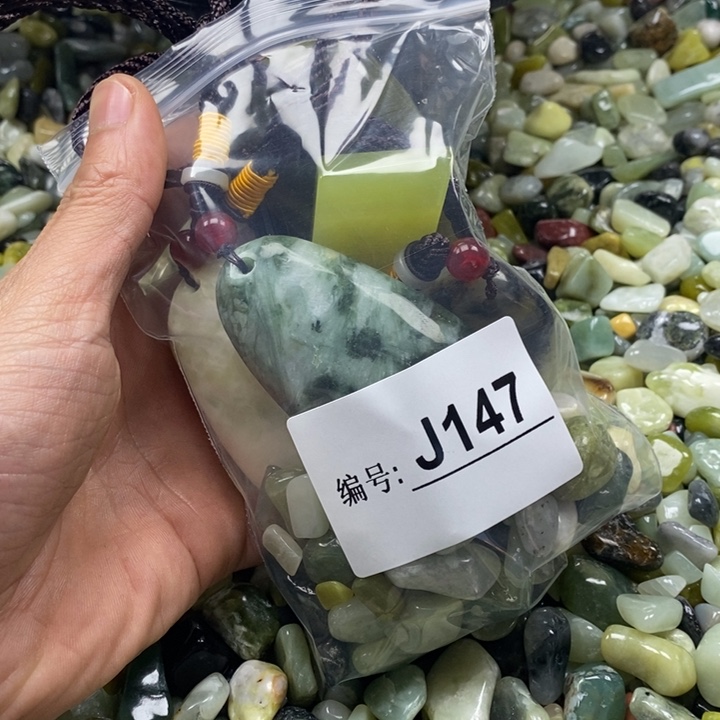 蛇纹石玉鱼缸石未镶嵌