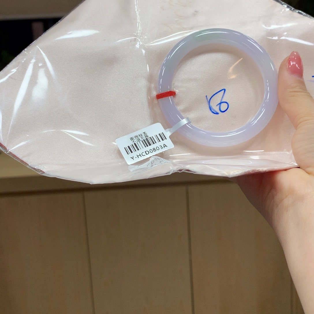 翡翠手镯未镶嵌不退不换