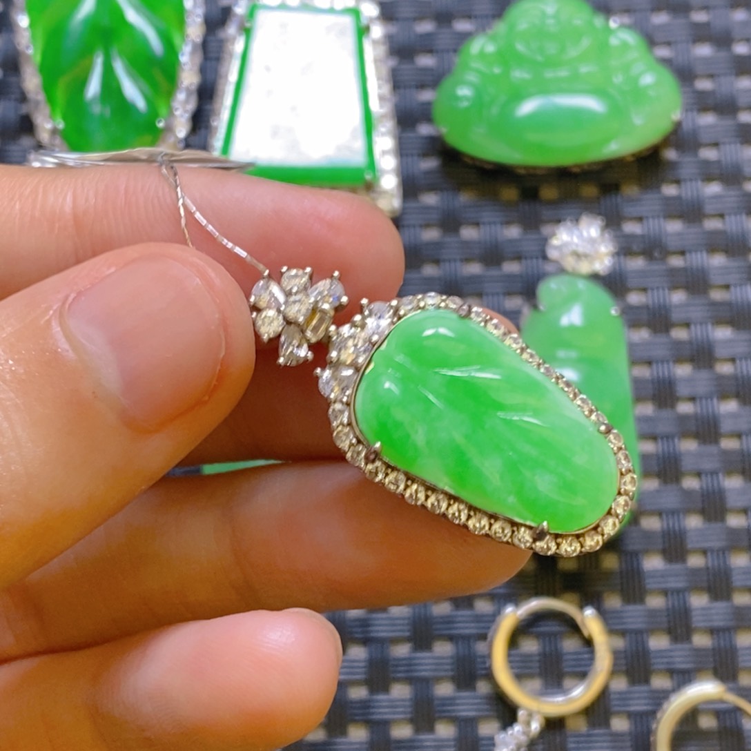 翡翠颈饰银S925镶嵌吊坠